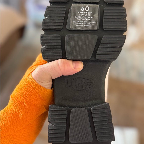 UGG Women's Cream and Black Winter Boots - Picture 6 of 14